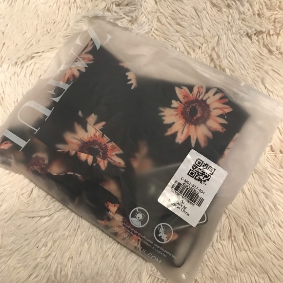 Brand New crop top and Never Worn! - Picture 3 of 3